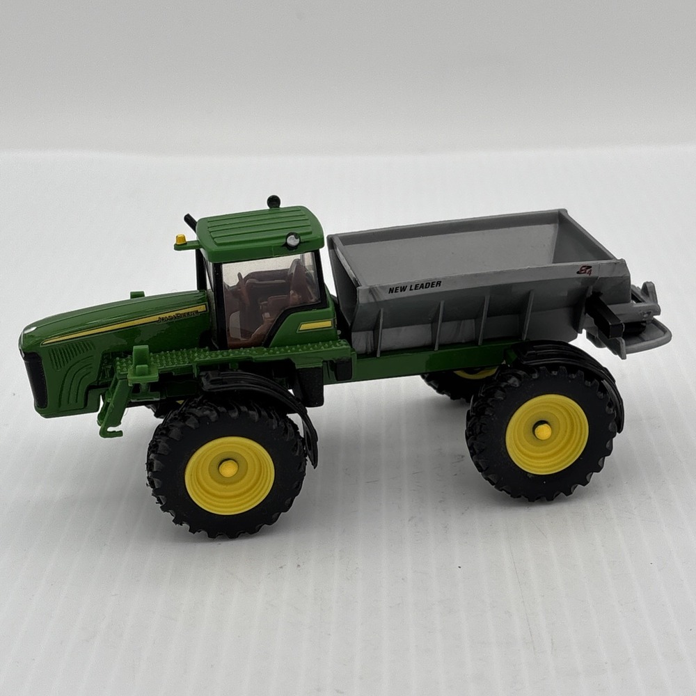 Ertl Collect 'N Play John Deere New Leader Dry Box Spreader 1:64